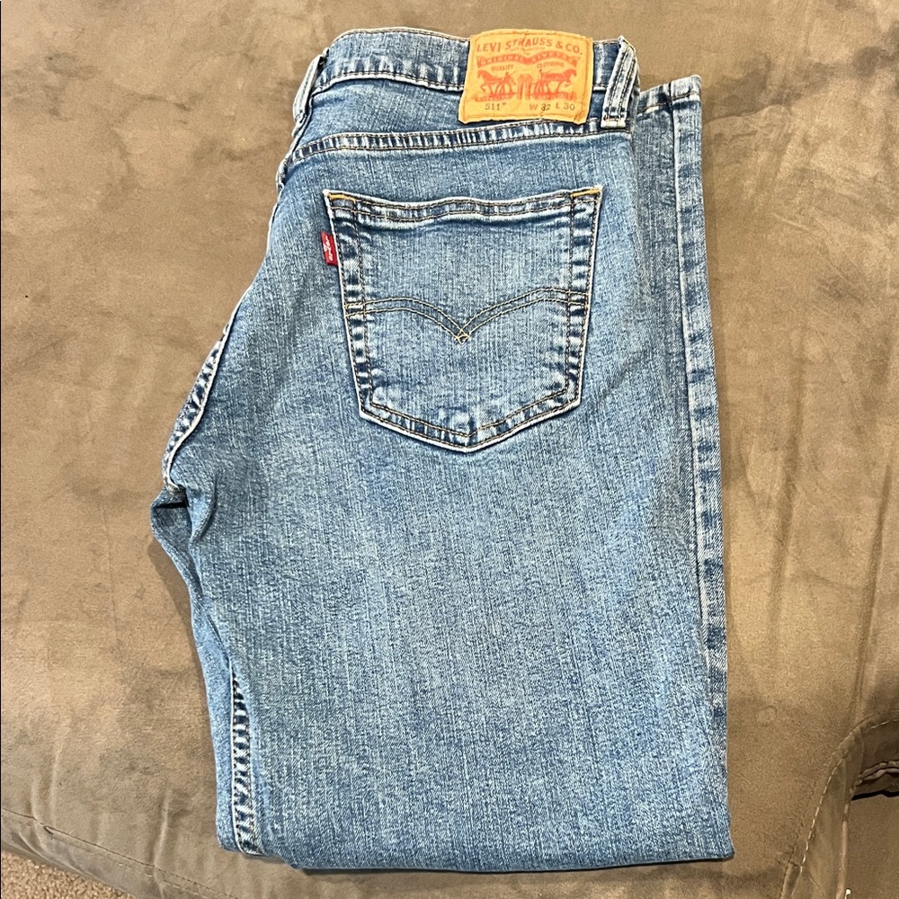Mens EUC Levi's Classic Blue 511 Slim Medium Wash Jeans. 32x30.
